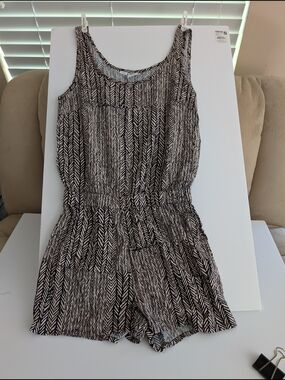 Vero Moda Black and Cream Printed Sleeveless Romper, size Medium